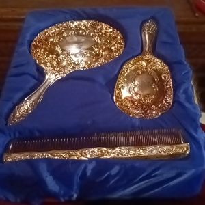 3piece dresser set1988 international silver co. Montgomery Ward.co